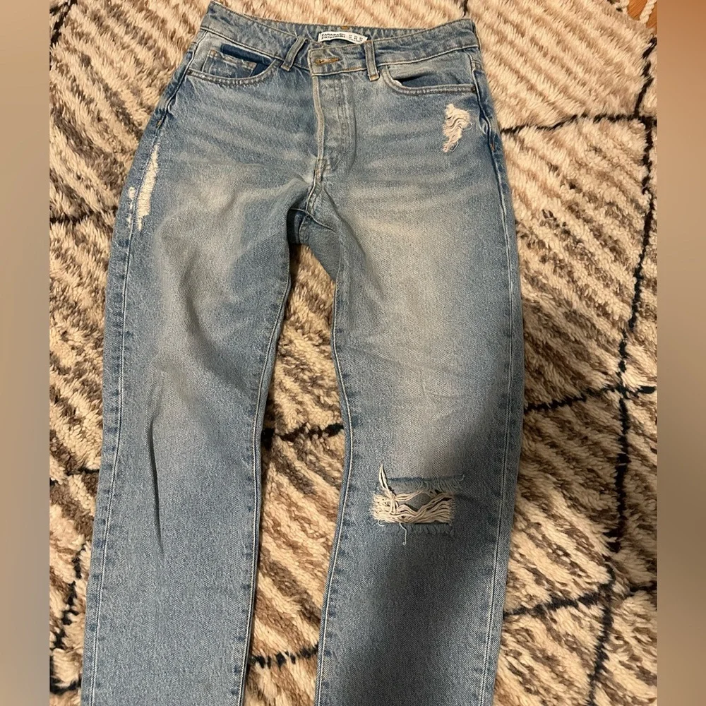 Zara ripped jeans - Picture 1 of 4